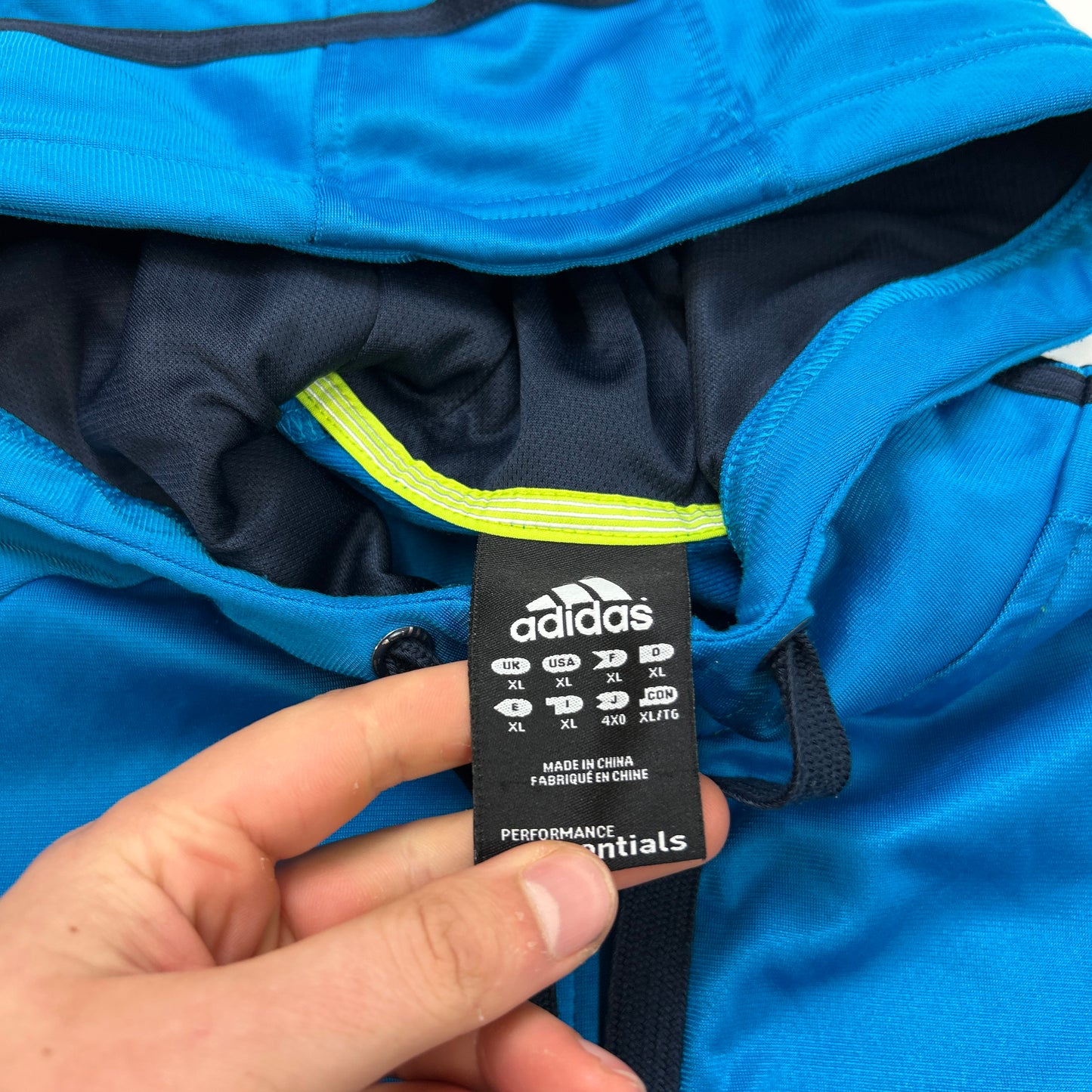 Adidas Essentials Hoodie (XL)