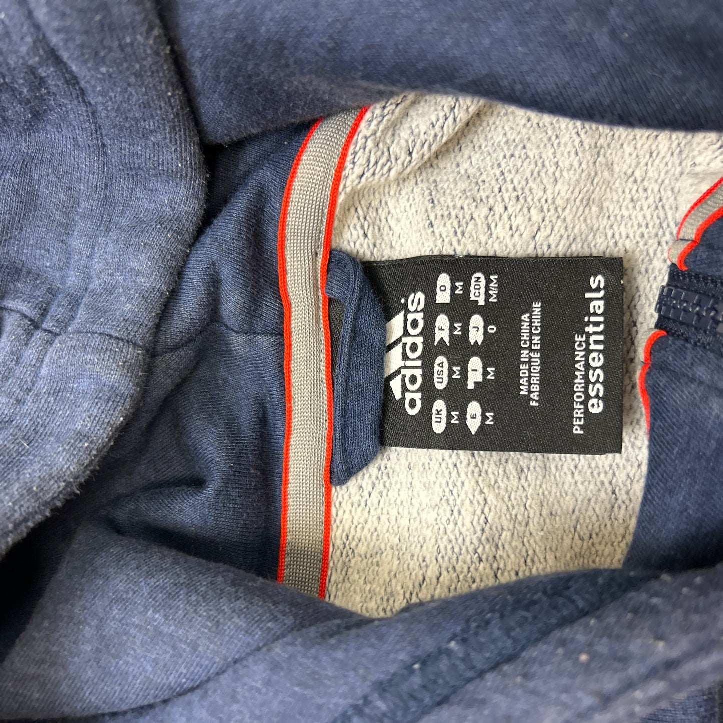 Adidas Essentials Hoodie (M)