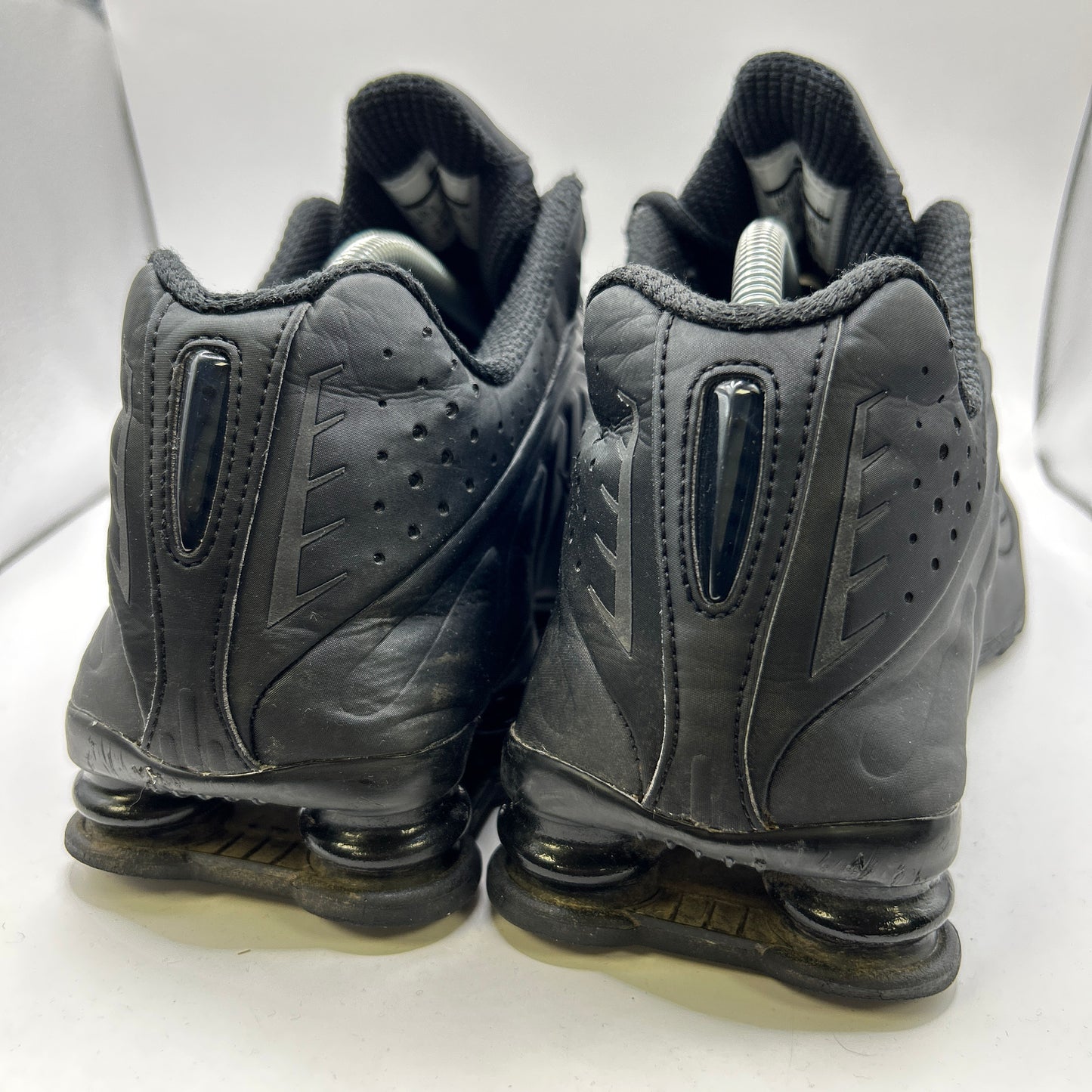 Nike Black Shox R4 (UK 9.5)