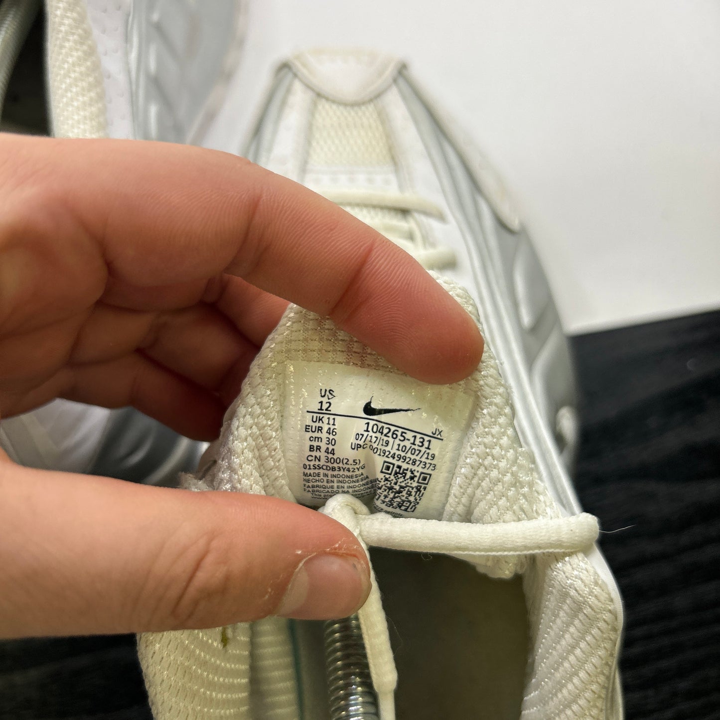 Nike White Metallic Shox R4 (UK 11)