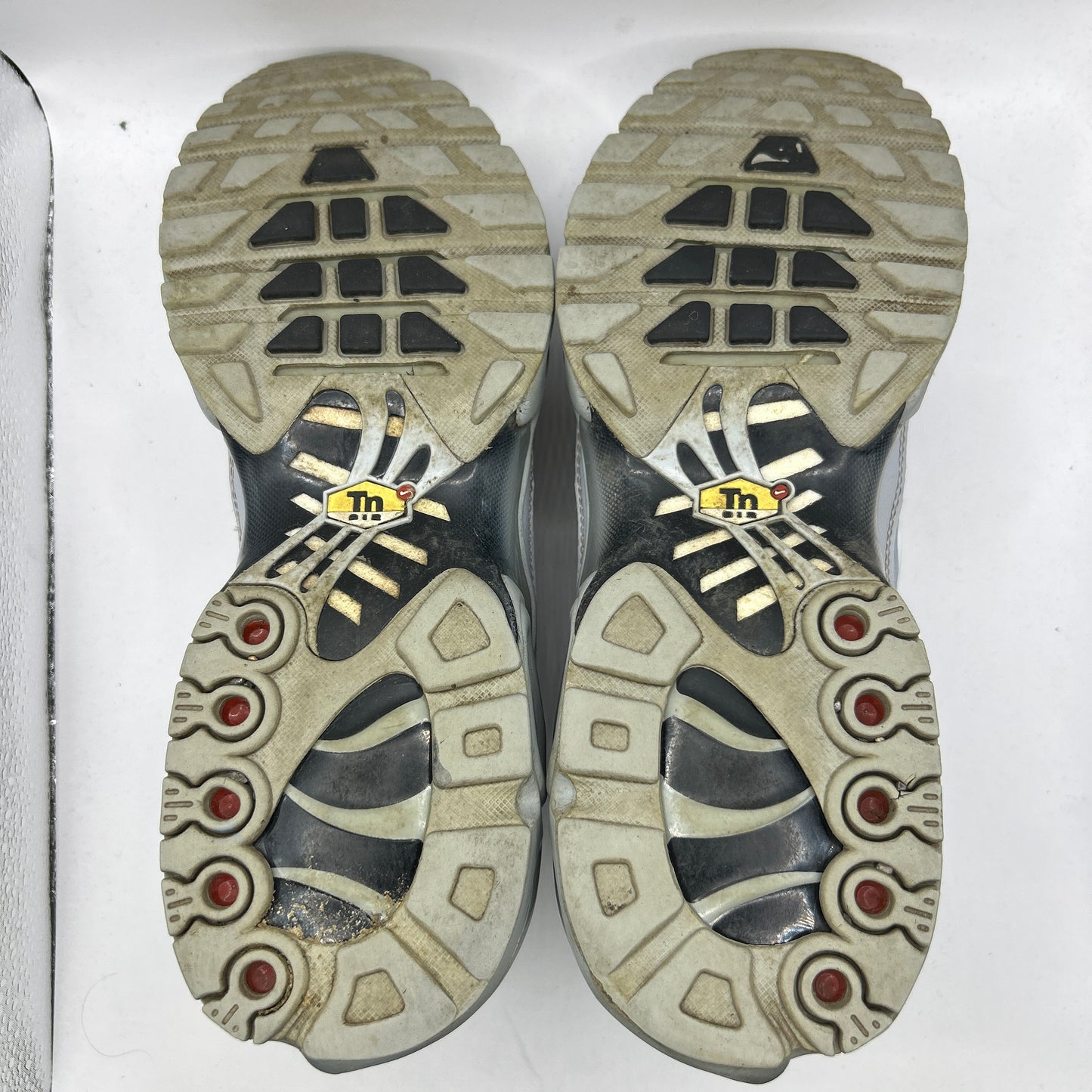 Nike Wolf Grey Tn (UK 10.5)