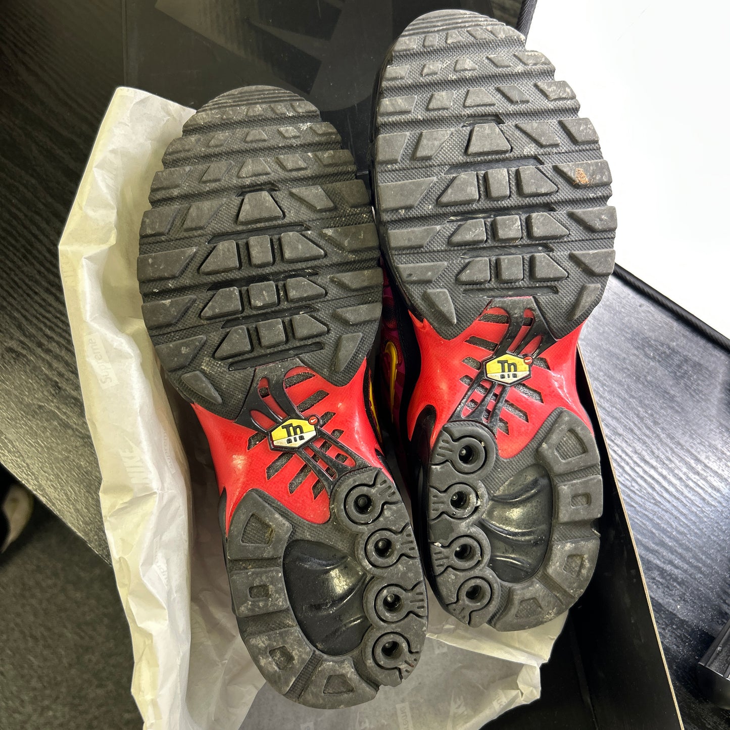 Nike Supreme Tn (UK 6)