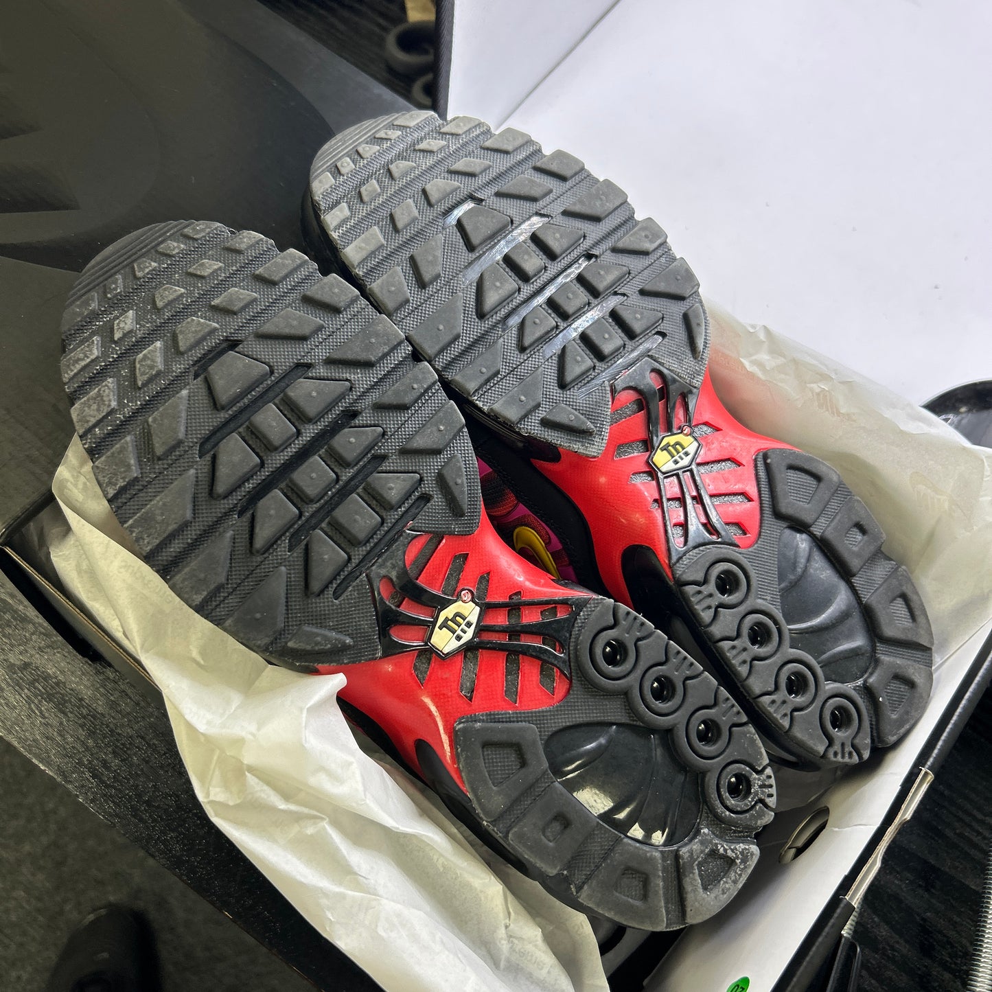 Nike Supreme Tn (UK 8)
