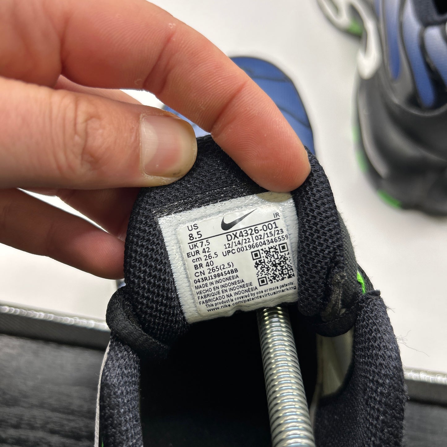 Nike Scream Green Tn (UK 7.5)