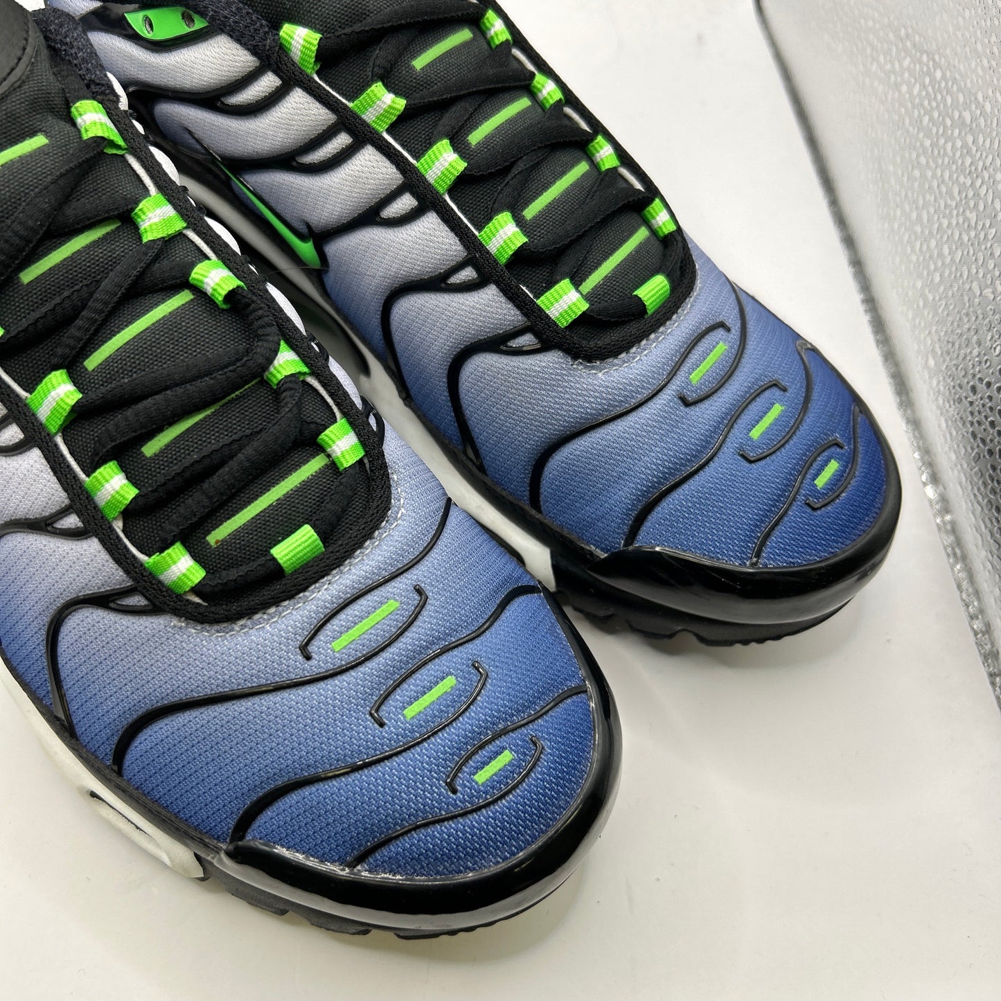 Nike Scream Green Tn (UK 7.5)