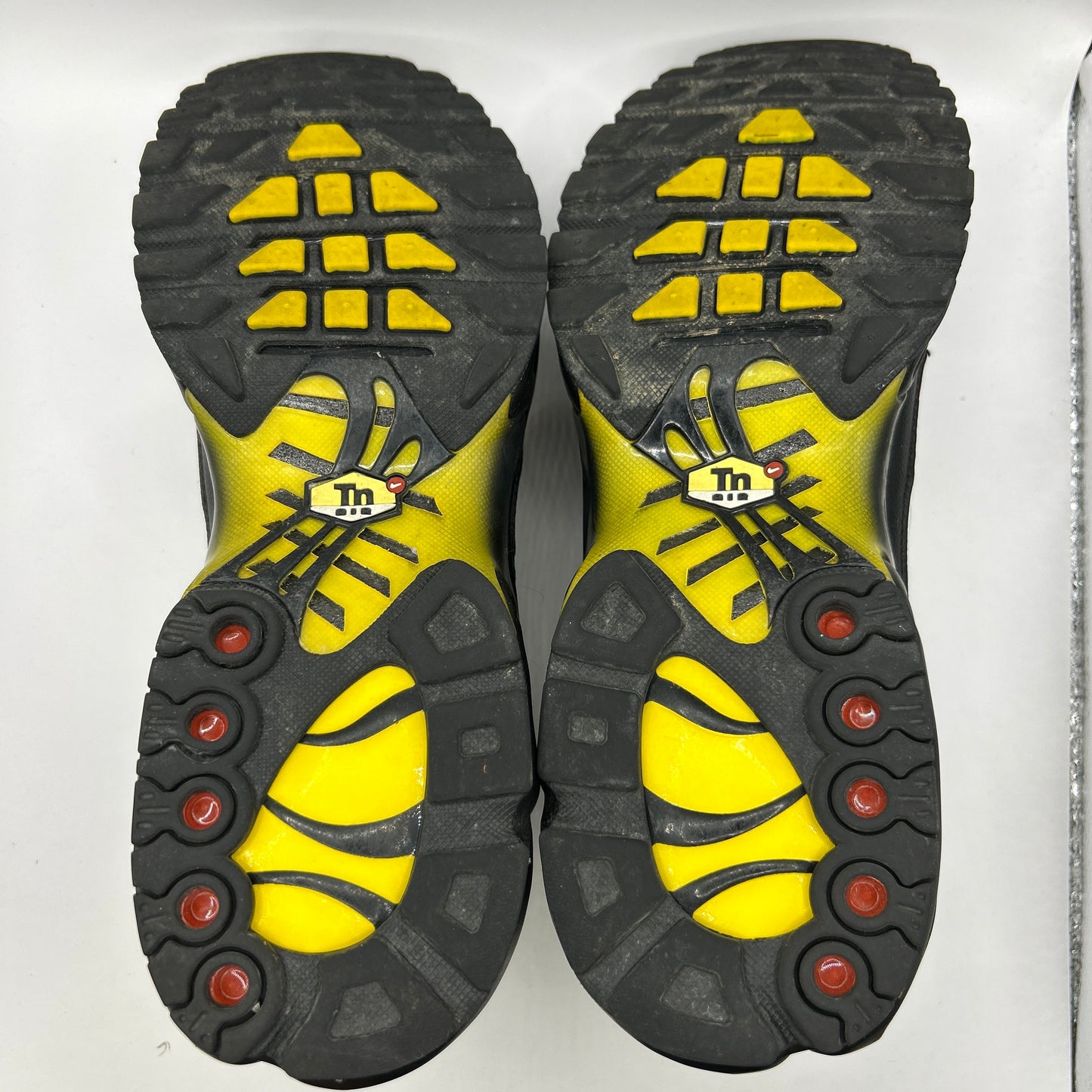 Nike Vivid Sulfur Tn (UK 9)