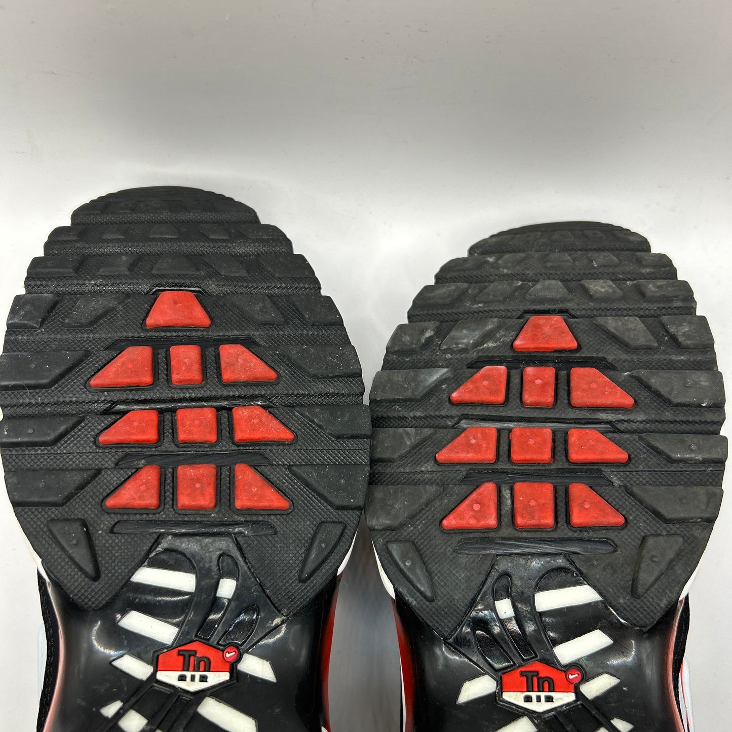 Nike University Red Tn (UK 8)