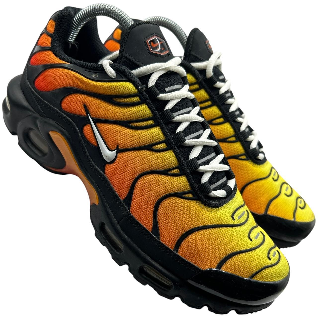 Nike tiger yellow running shoes best sale