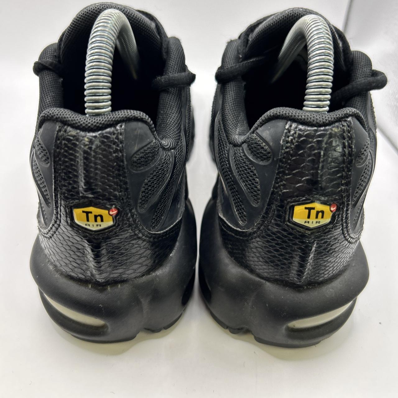Nike Metallic Gold Tn (UK 6)