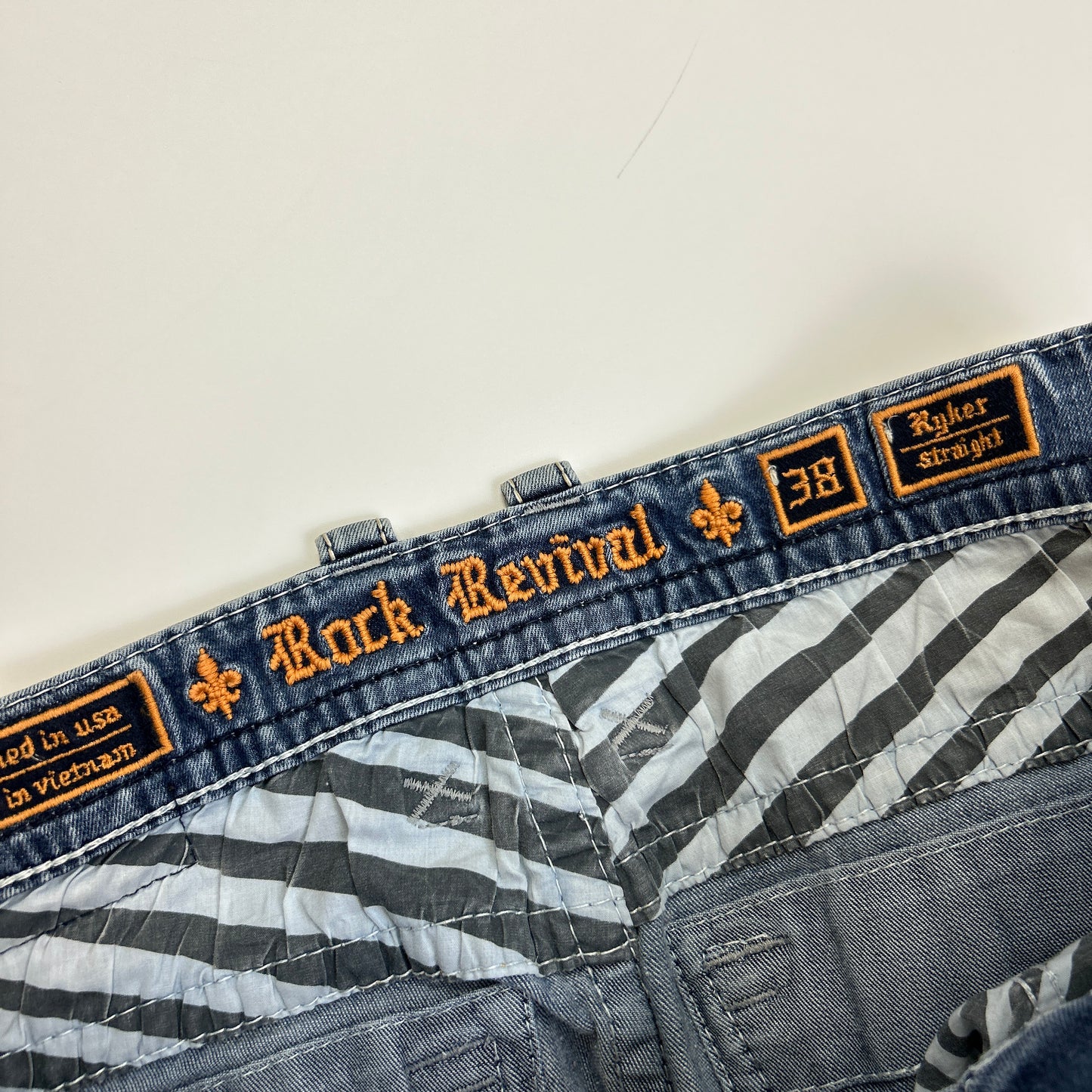 Rock Revival Jeans (38)