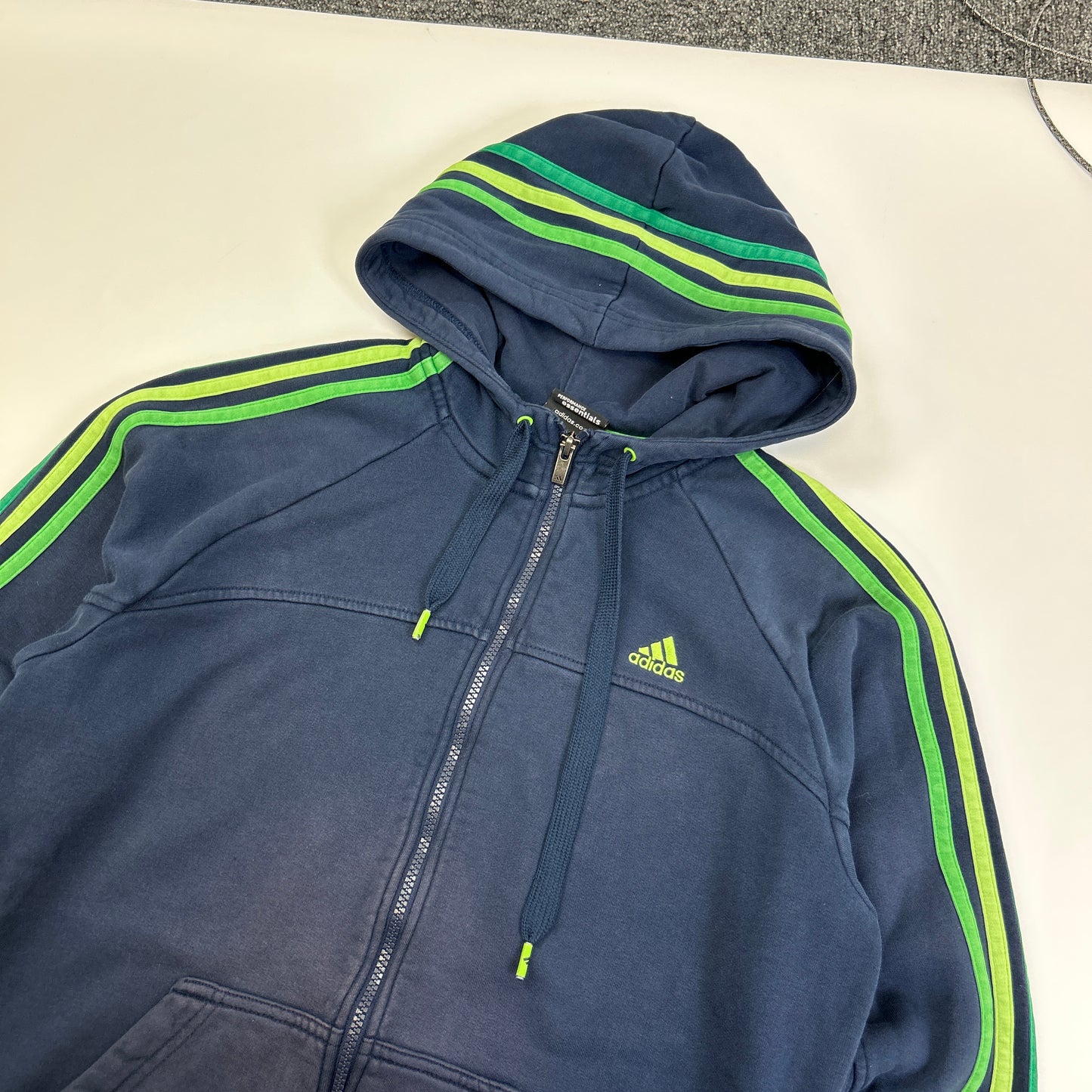Adidas Essentials Hoodie (L)