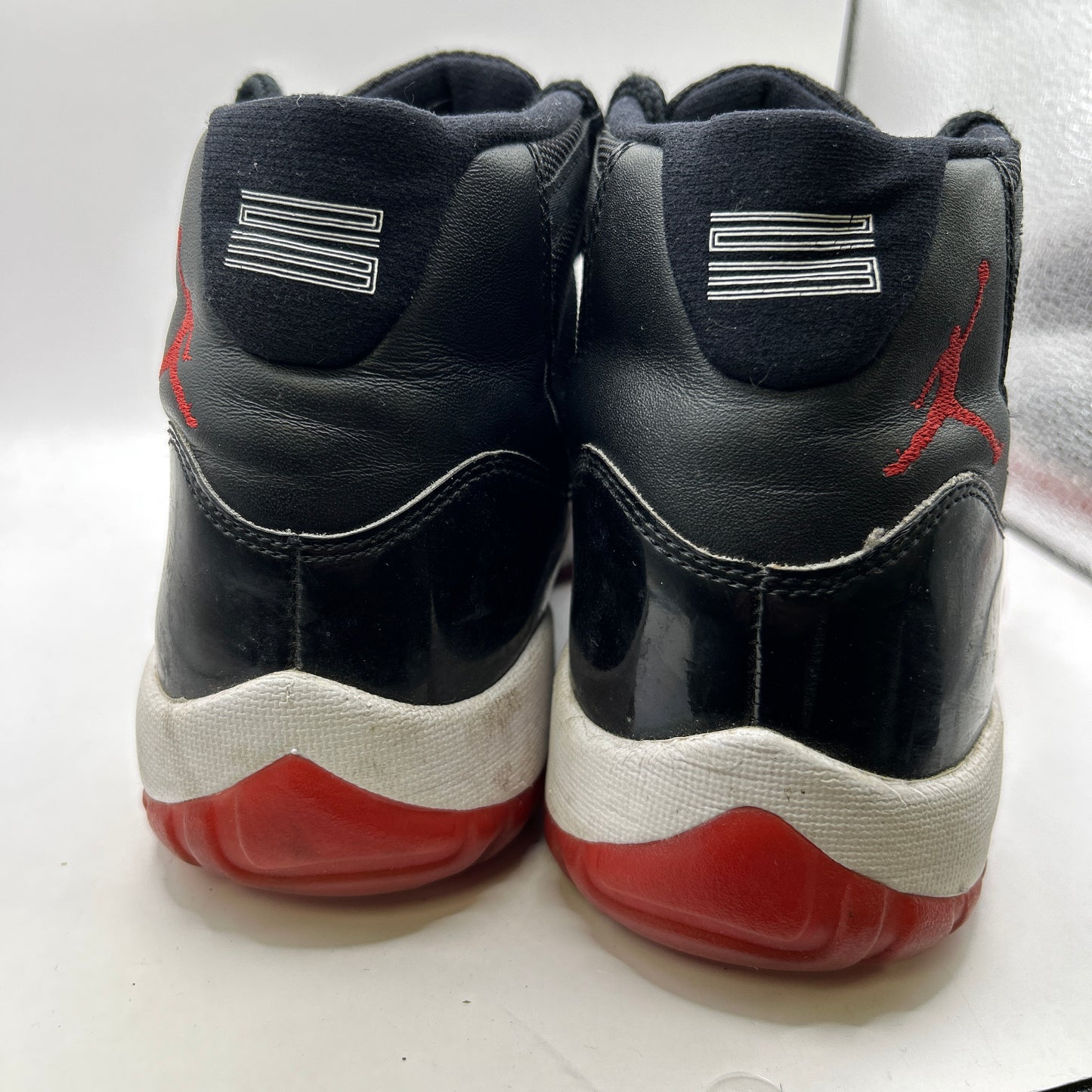 Air Jordan Bred 11 (UK 9)