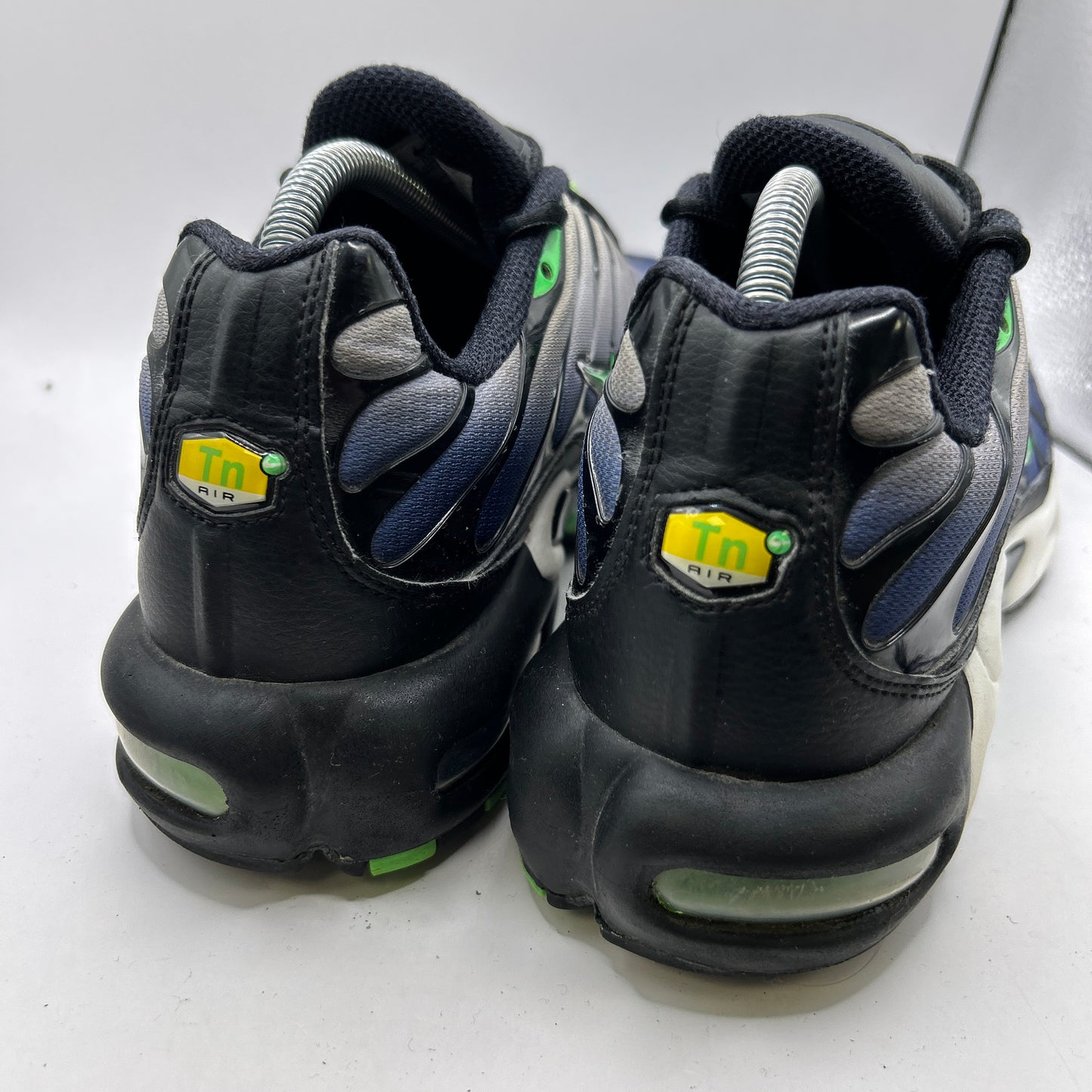 Nike Scream Green Tn (UK 8.5)