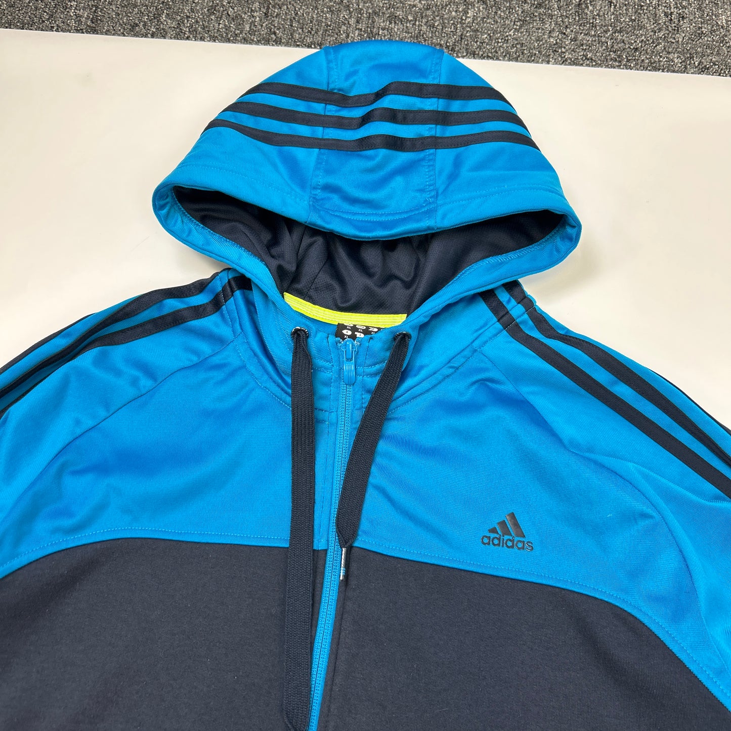 Adidas Essentials Hoodie (XL)