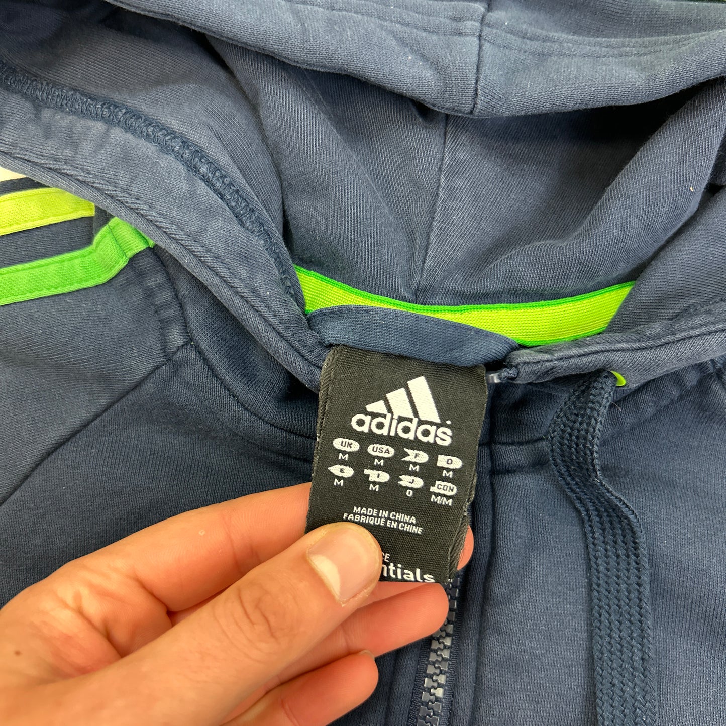 Adidas Essentials Hoodie (L)