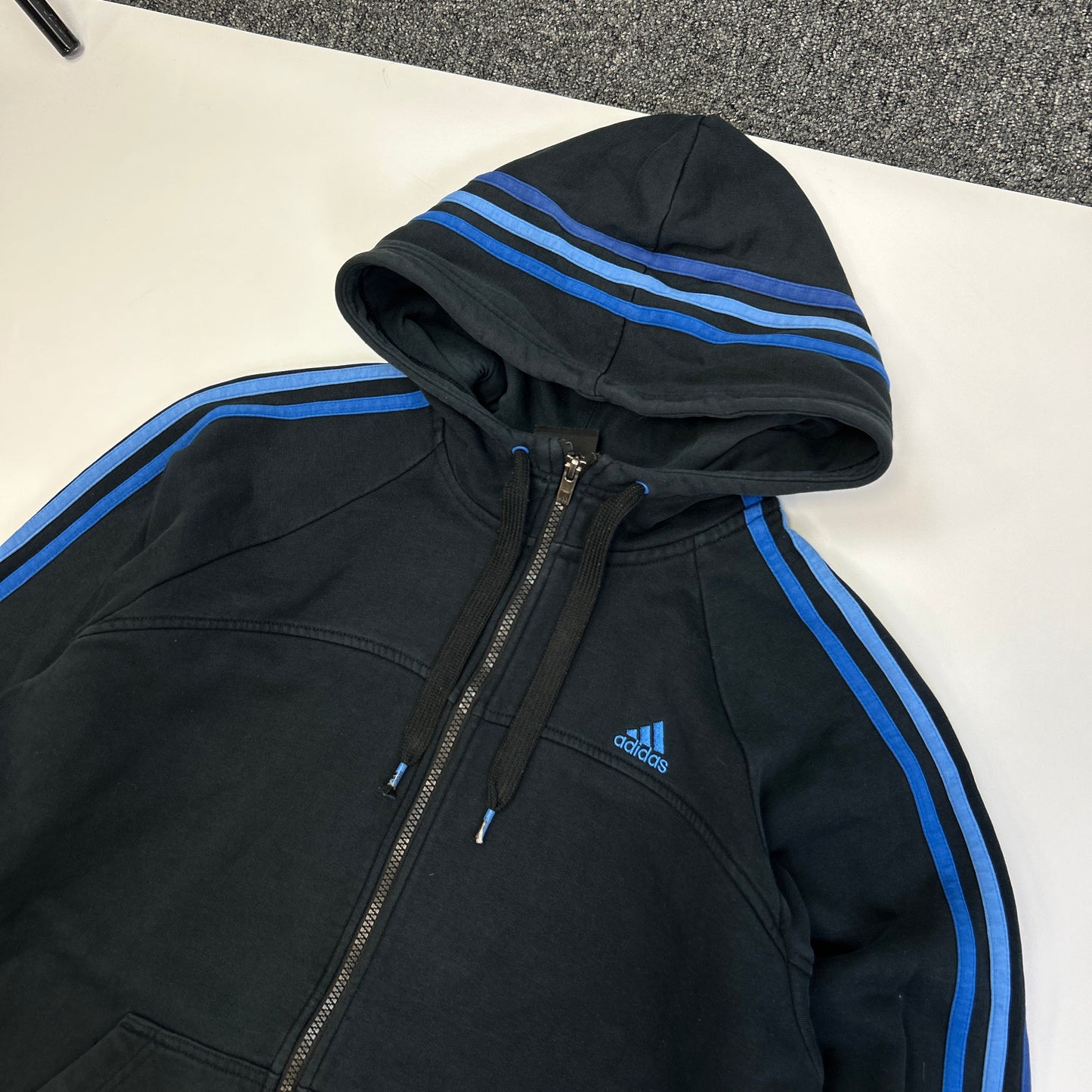 Adidas Essentials Hoodie (L)