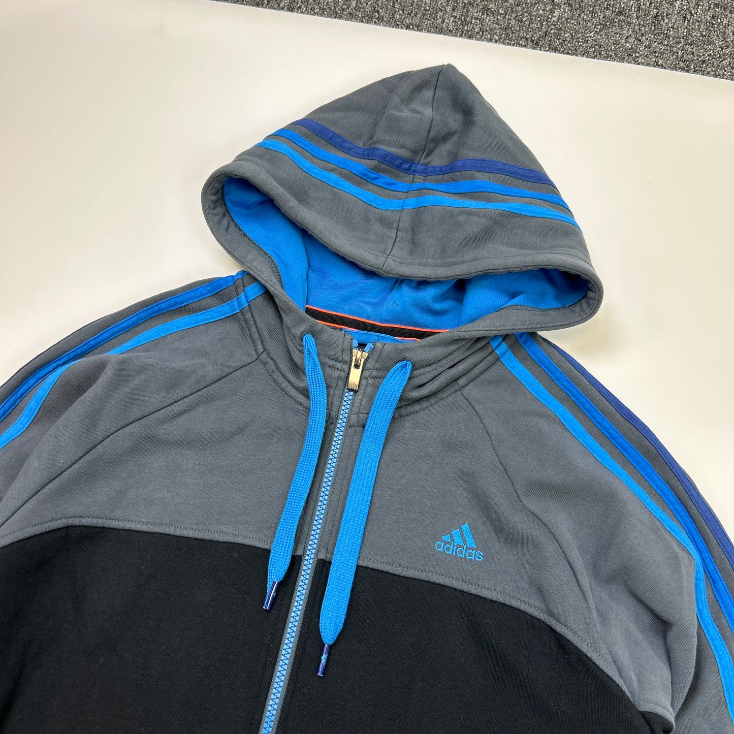 Adidas Essentials Hoodie (L)