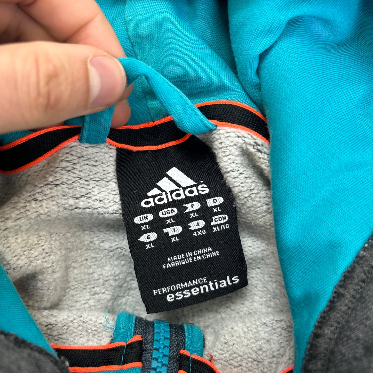 Adidas Essentials Hoodie (XL)