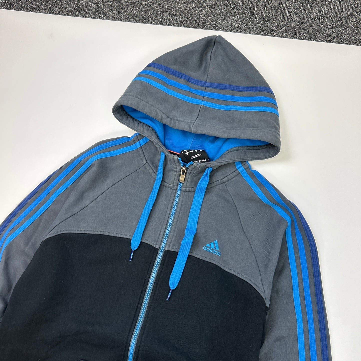 Adidas Essentials Hoodie (S)