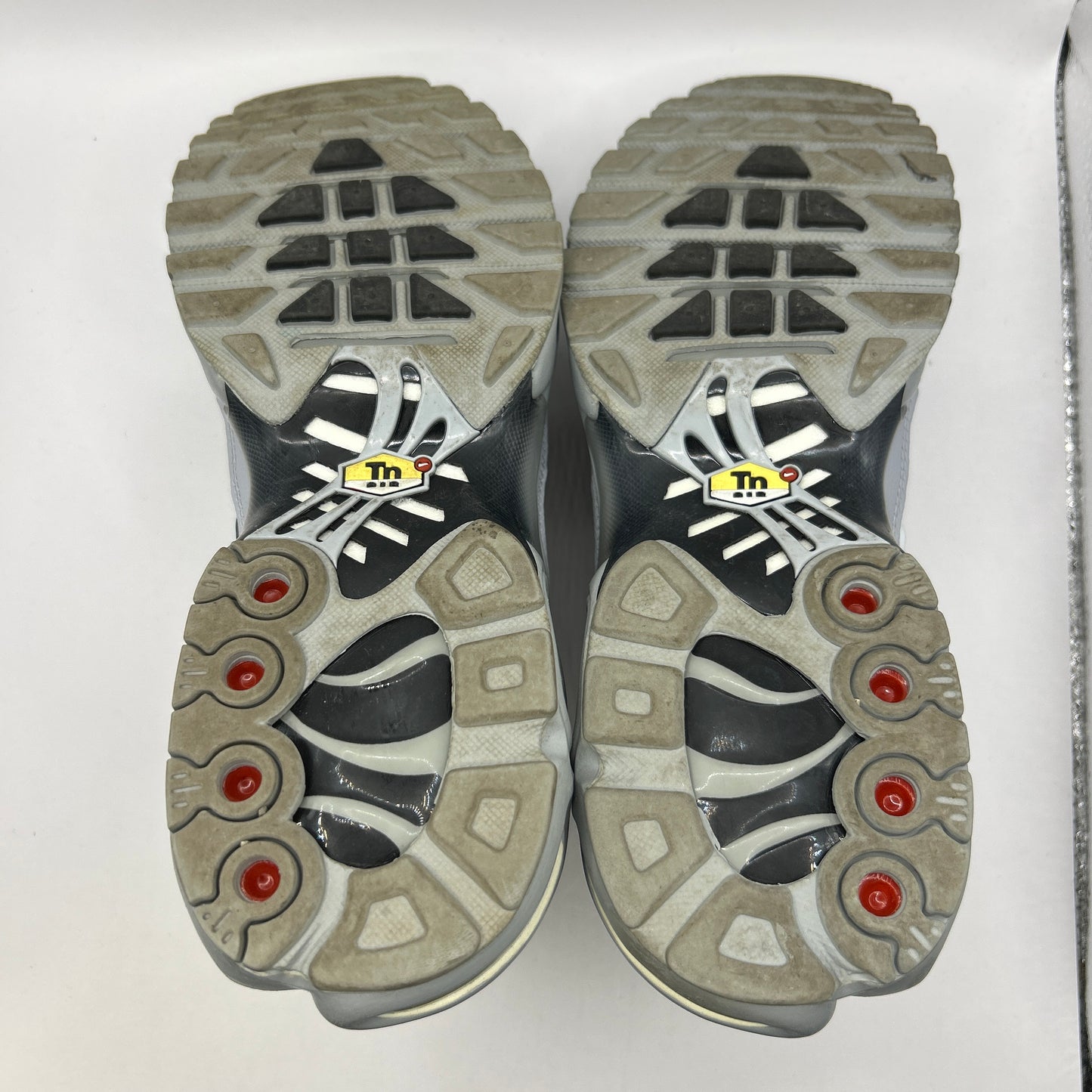 Nike Wolf Grey Tn (UK 7)