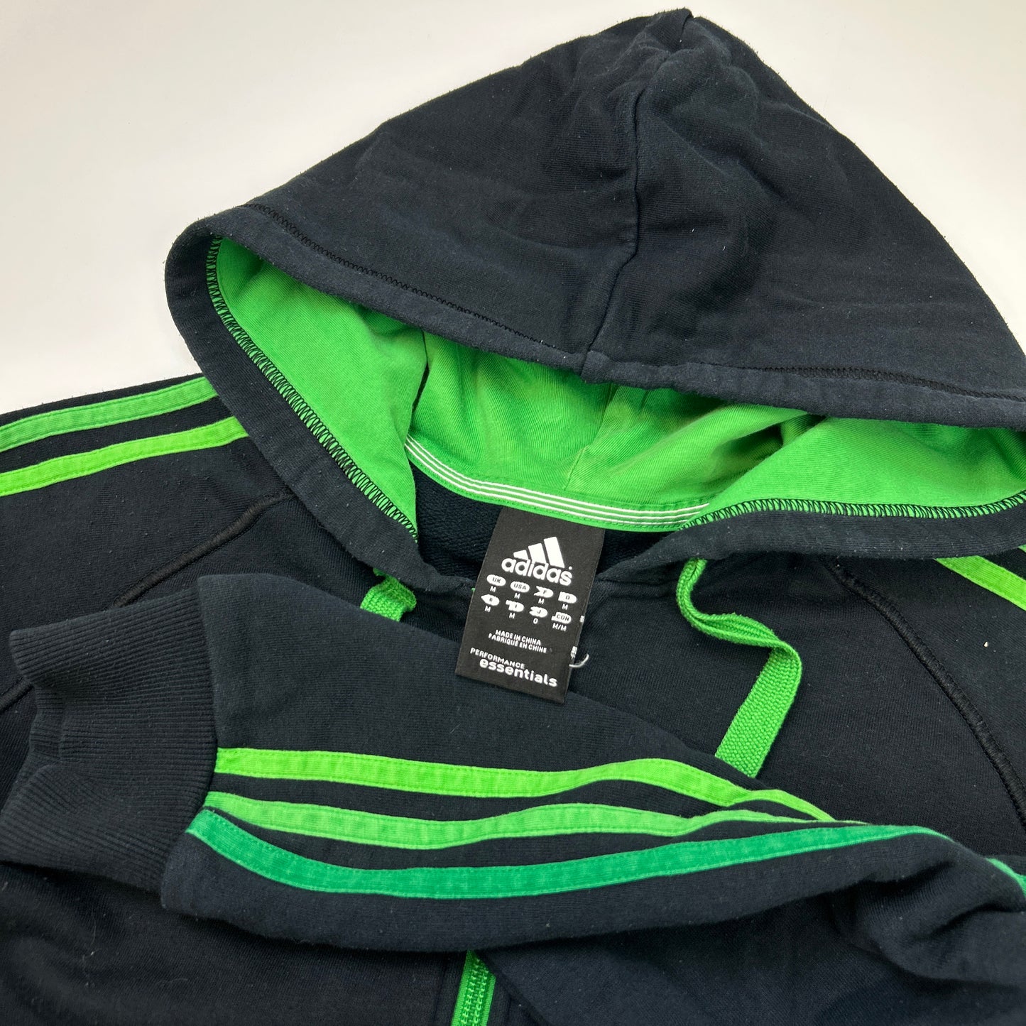 Adidas Essentials Hoodie (M)