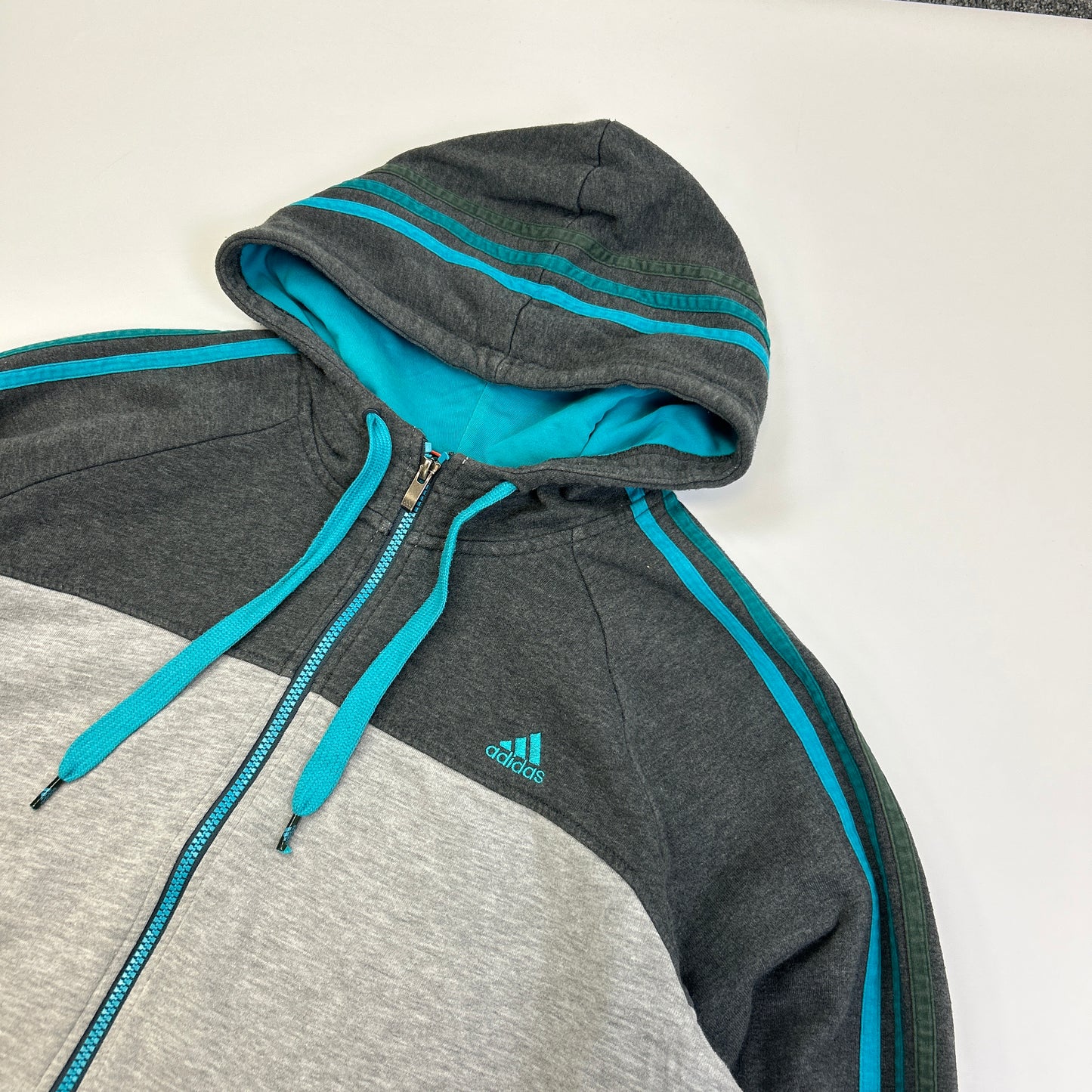 Adidas Essentials Hoodie (XL)
