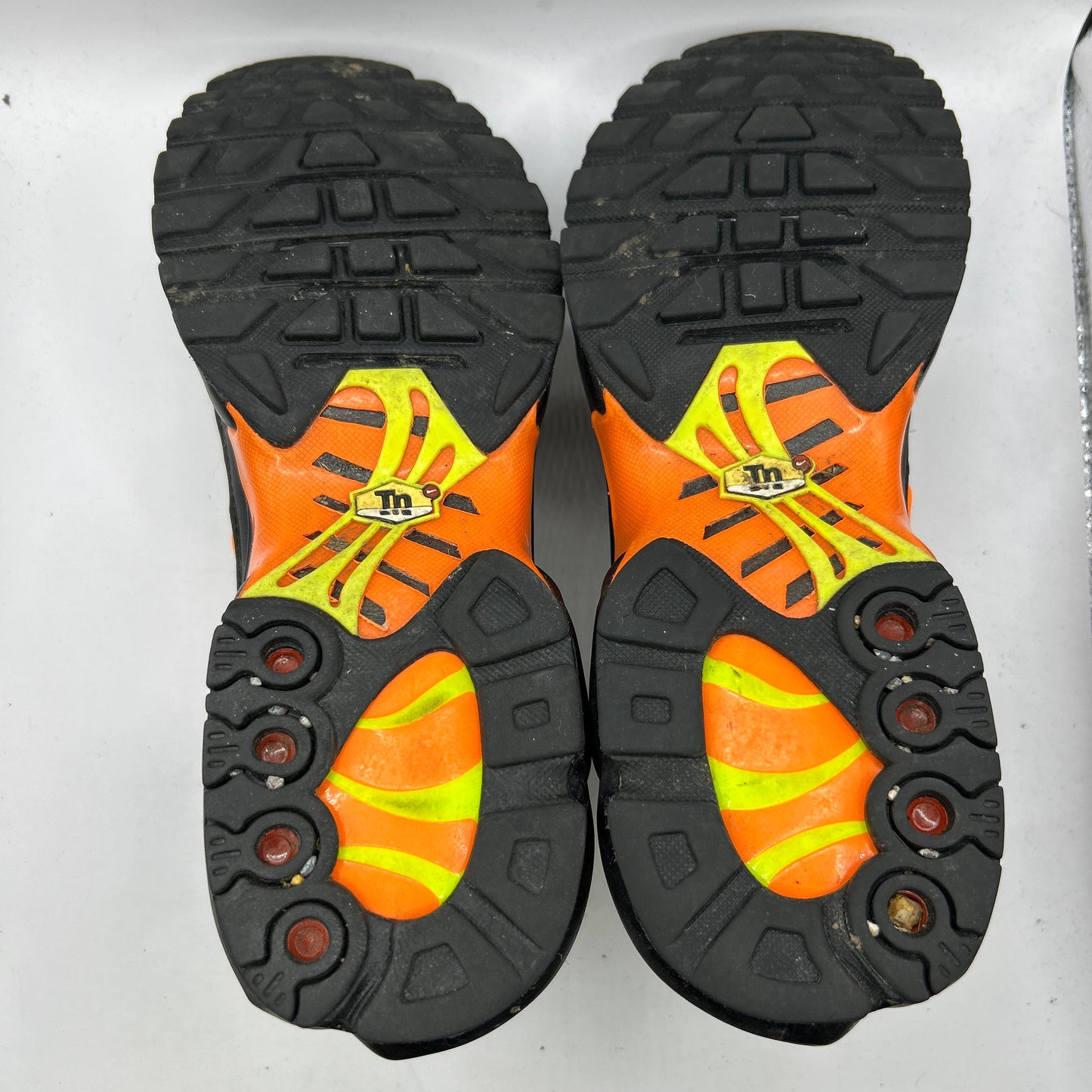 Nike Black Volt Total Orange Tn (UK 8.5)