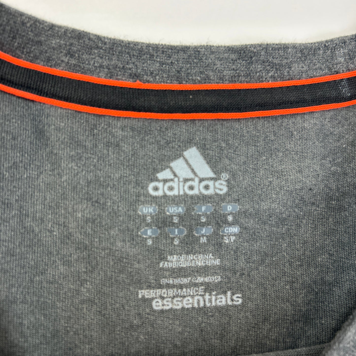 Adidas Essentials T-Shirt (S)