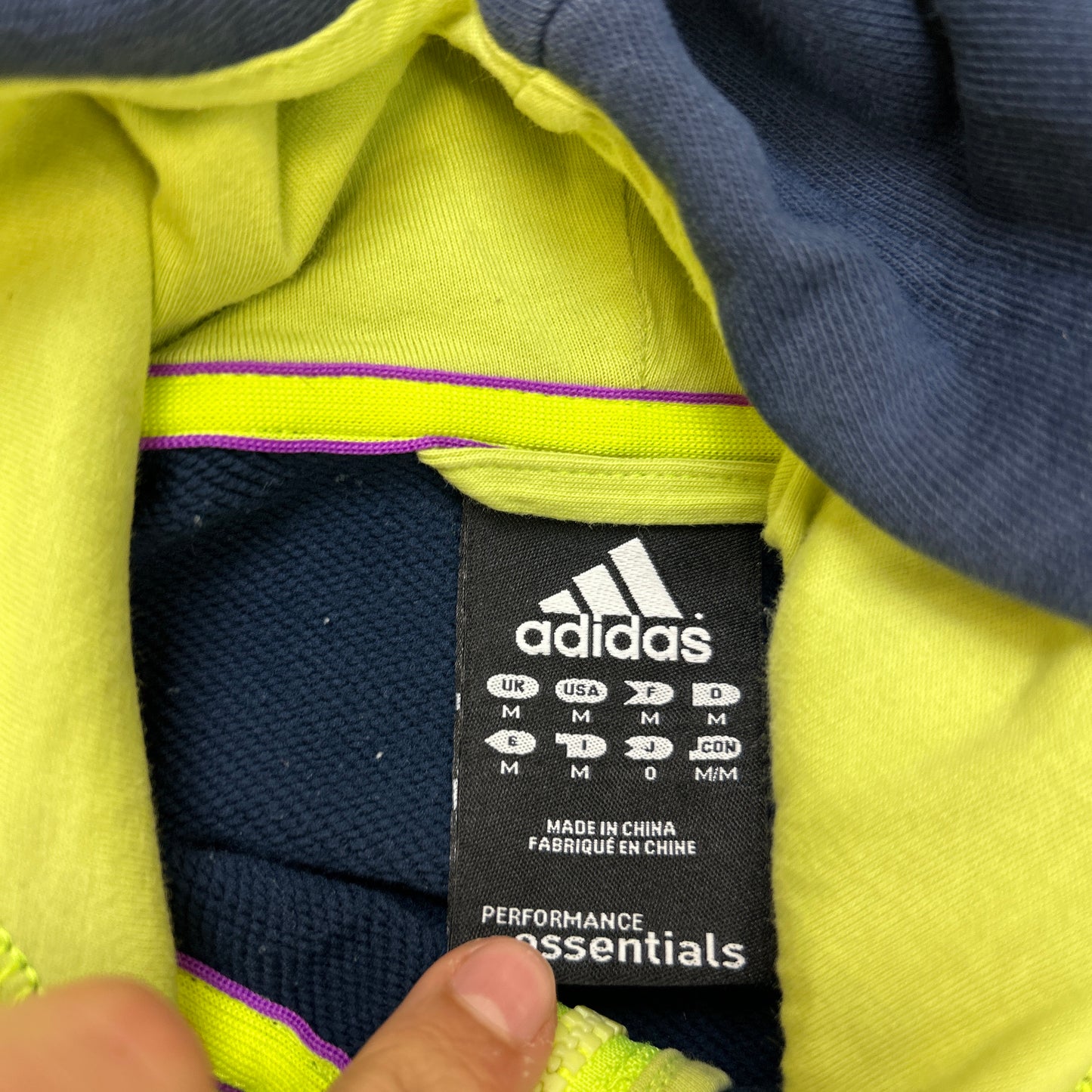 Adidas Essentials Hoodie (M)