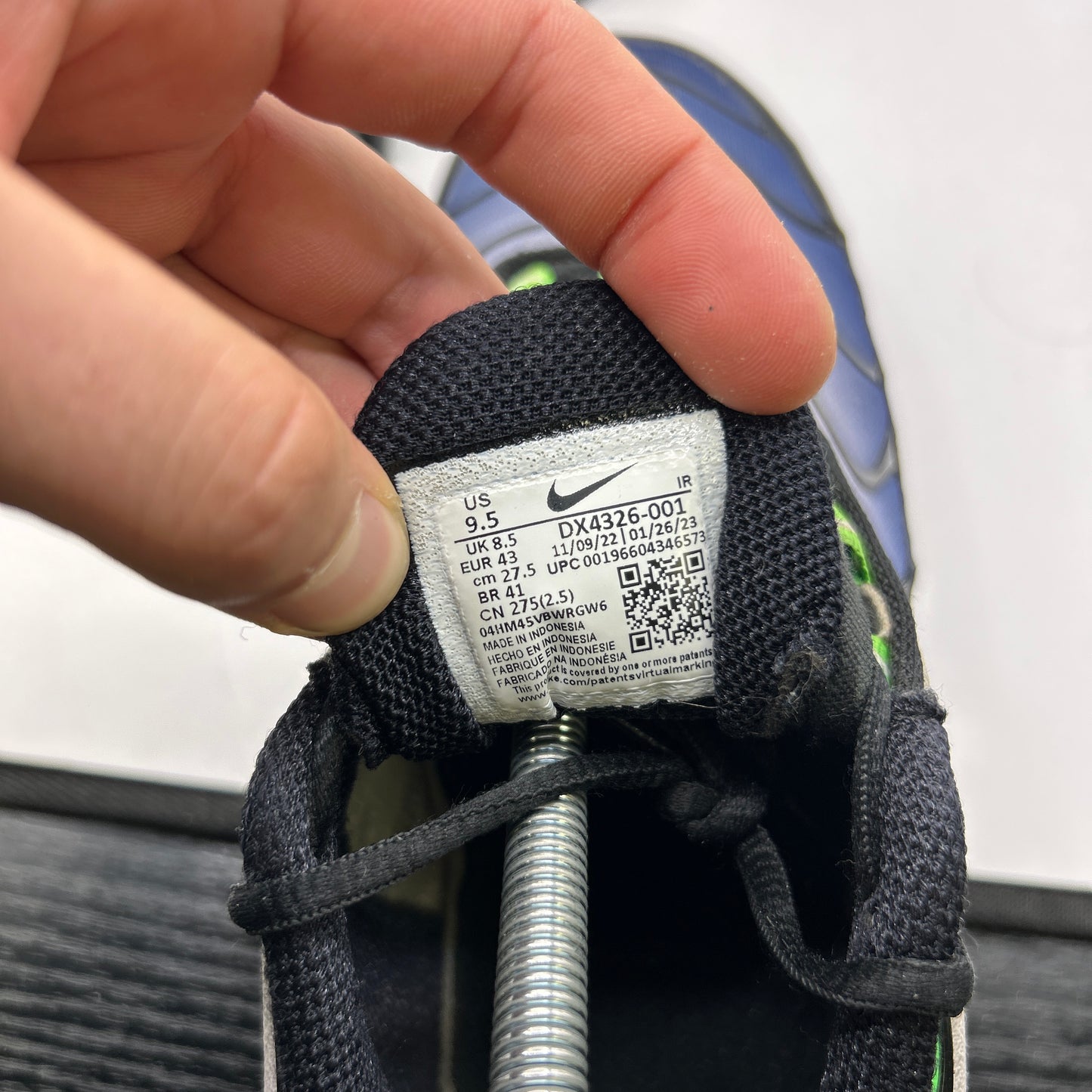 Nike Scream Green Tn (UK 8.5)