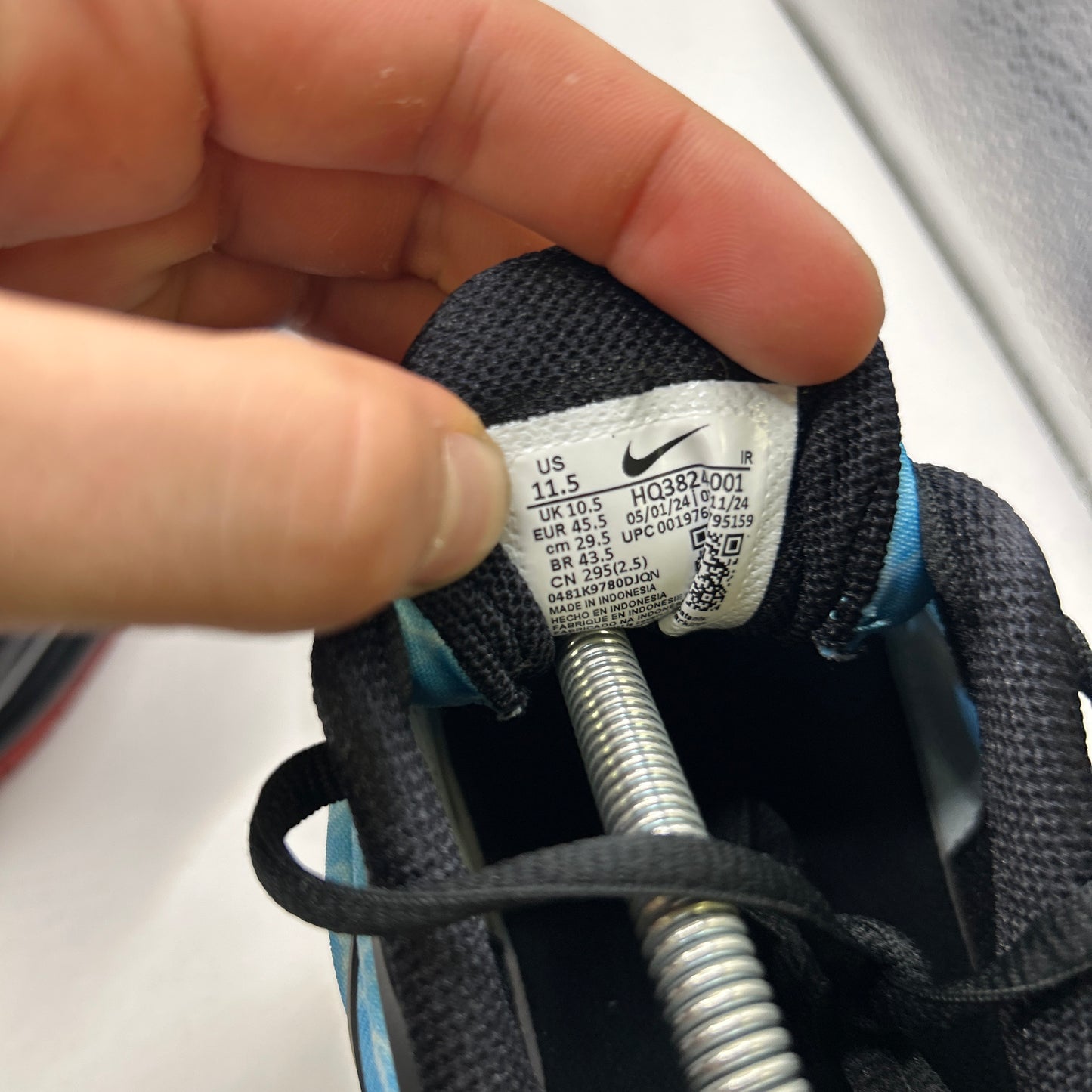 Nike Shark Attack Tn (UK 10.5)