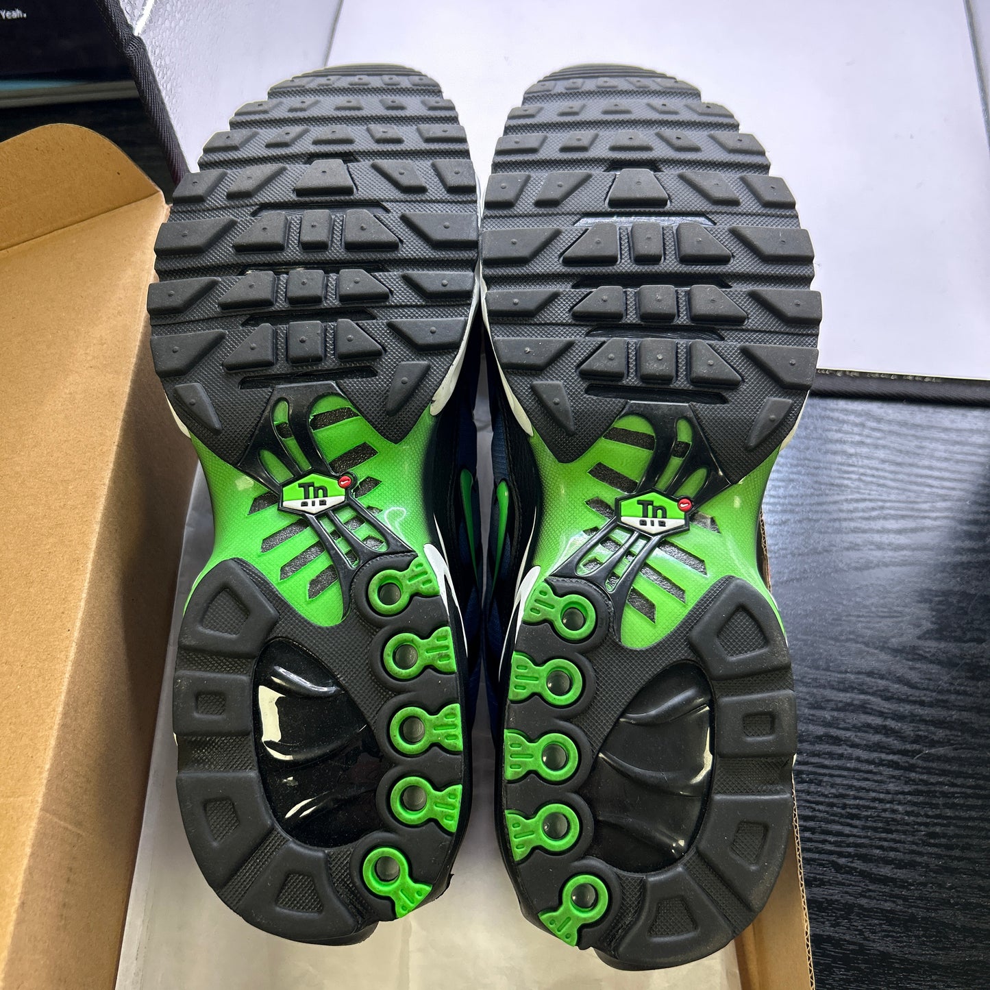 Nike Scream Green Tn (UK 11)