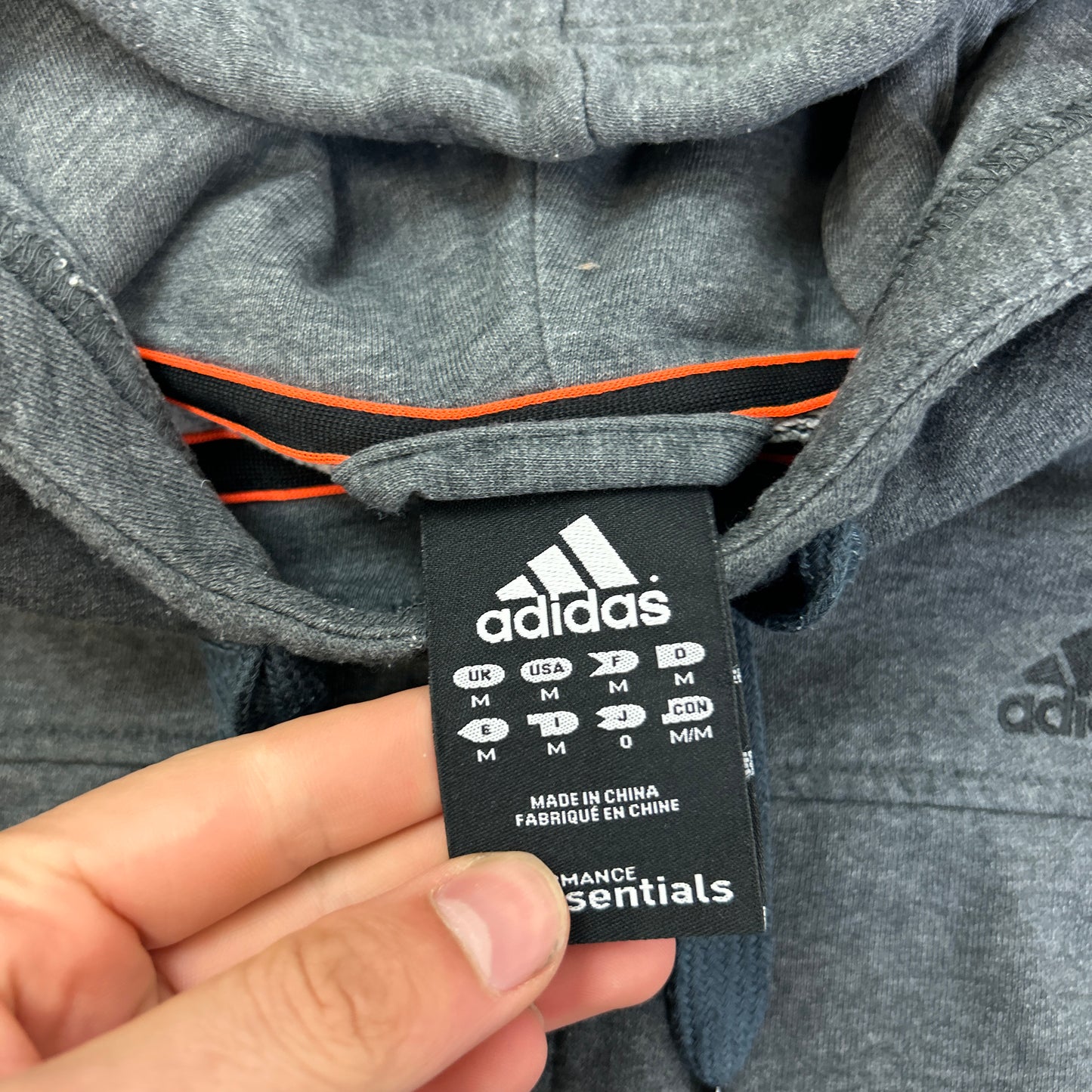 Adidas Essentials Hoodie (M)