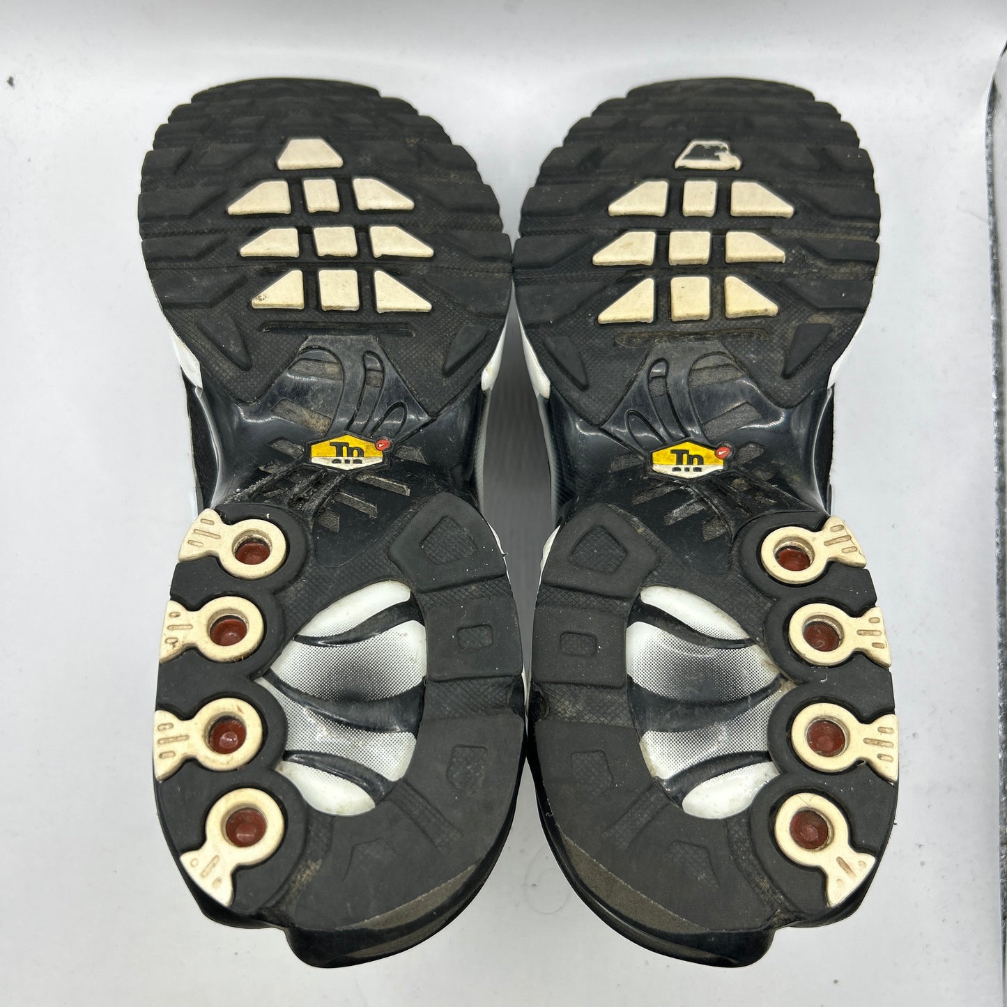 Nike Smoke Tn (UK 7)